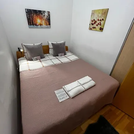 Apartment Cozy 3-room Penthouse In The Very Heart Of *