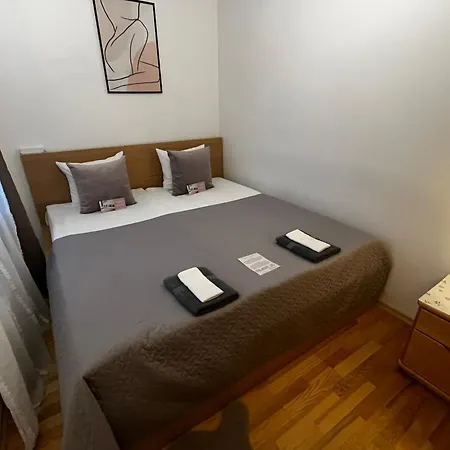 Apartment Cozy 3-room Penthouse In The Very Heart Of